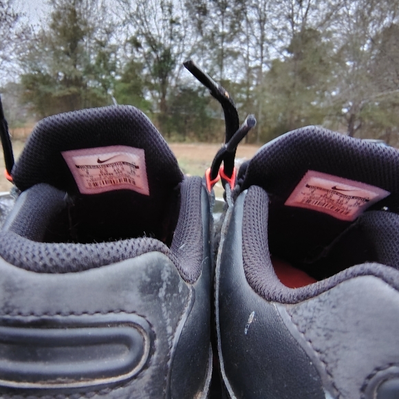 Nike Women's Black and Orange Shox - Picture 3 of 7